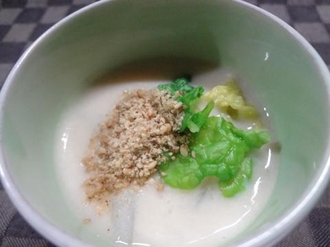 白菜の胡麻豆乳スープ