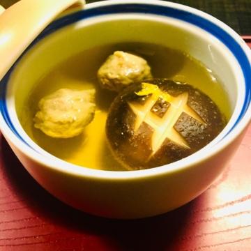 椎茸と鶏団子のお出汁香るスープ