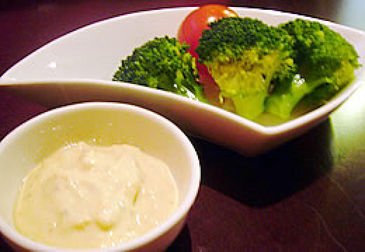 ブロッコリーの肉味噌マヨネーズ