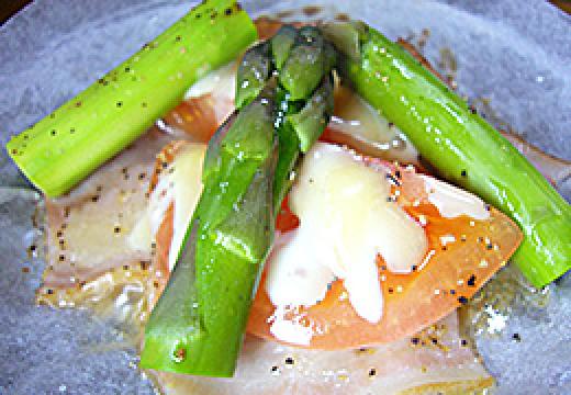 鮮やかアスパラとトマトチーズ<br />
イタリアン風グリル