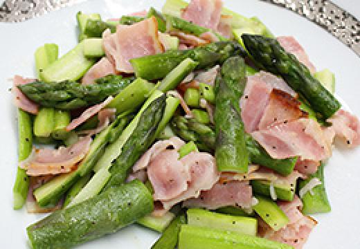 アスパラとベーコンの<br />
オリーブオイル焼き
