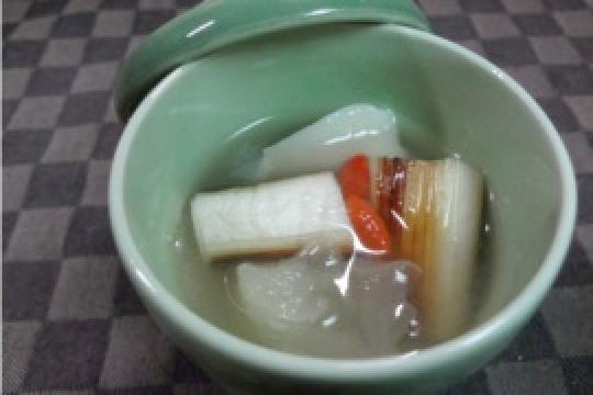 「長葱の薬膳スープ」