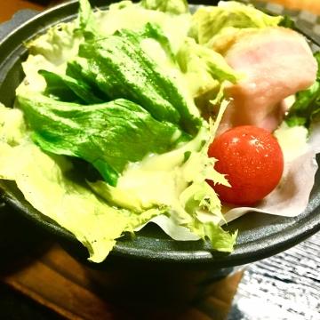 レタスとベーコンの蒸し焼き