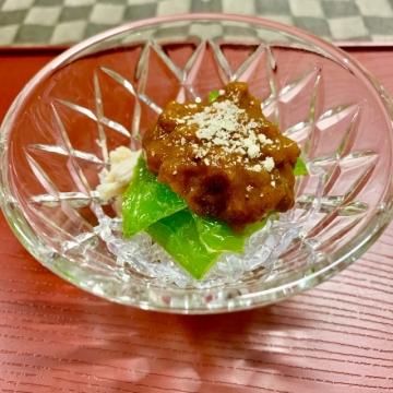 ピーマンの<br />
冷製スパイシーミートソースがけ