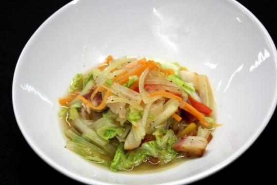 白菜と白金豚のベーコン炒め